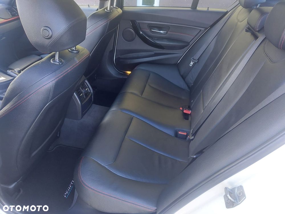 BMW Seria 3 328i Sport Line - 15