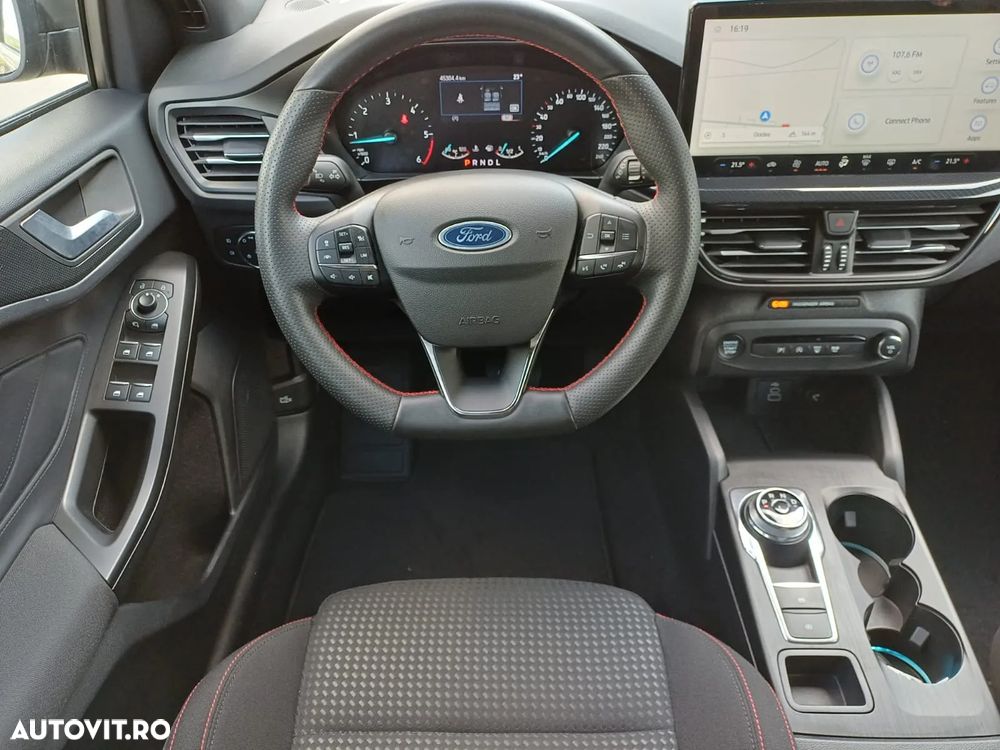 Ford Focus 1.5 EcoBlue Start-Stopp-System Aut. ST-LINE DESIGN - 13