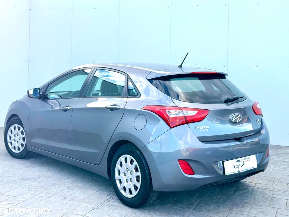 Hyundai i30 1.6 CRDI Automatik Style - 3