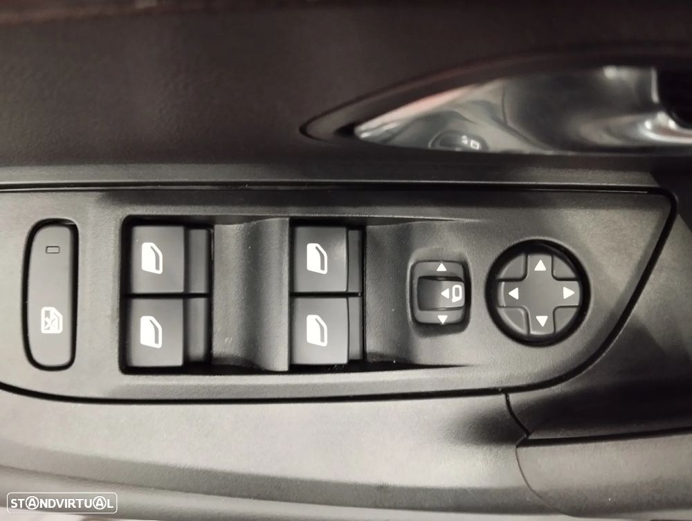 Peugeot 2008 1.2 Hybrid Allure e-DCS6 - 17