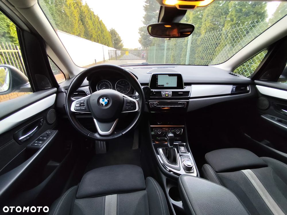 BMW Seria 2 216d - 8