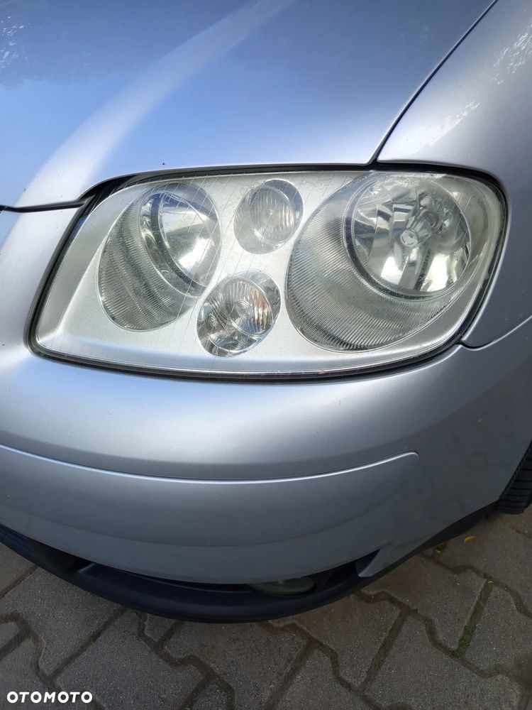 Volkswagen Touran 2.0 TDI Highline - 1