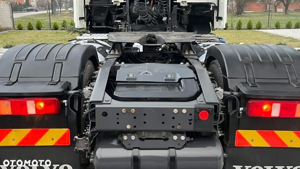 Volvo FH 500 l SPROWADZONY | KSENON l LODÓWKA l DUŻE ZBIORNIKI - 13
