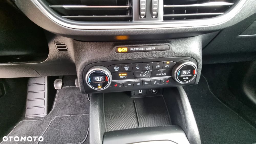 Ford Focus 1.0 EcoBoost 99g Titanium - 29