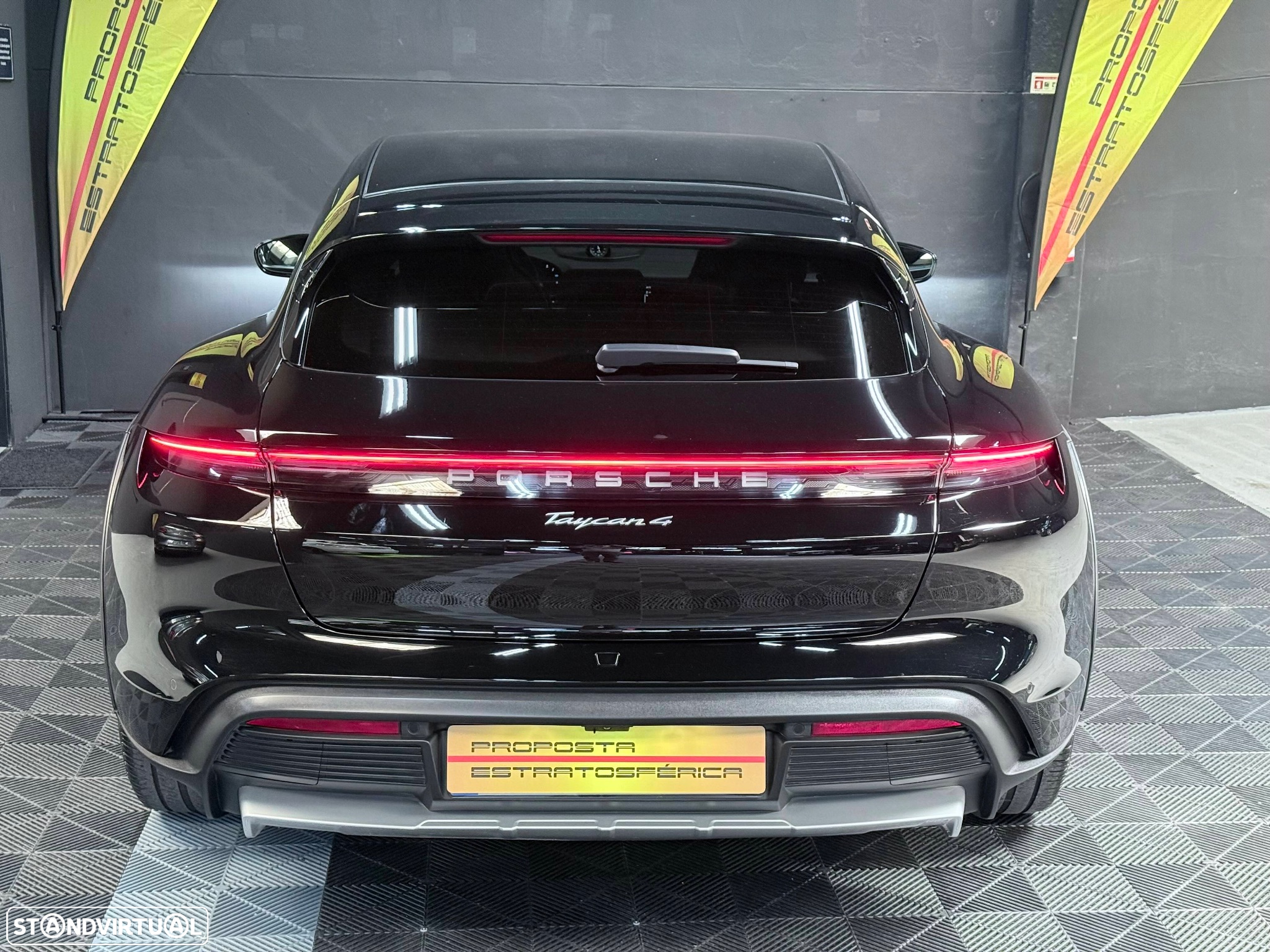 Porsche Taycan Cross Turismo 4 - 10