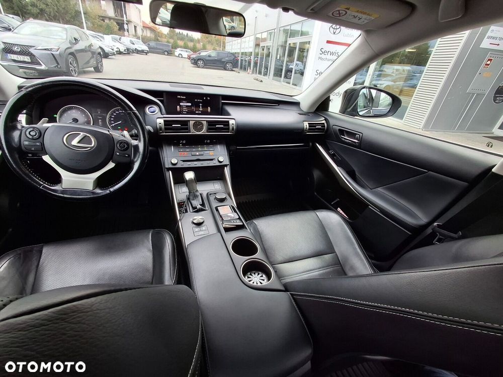 Lexus IS - 16