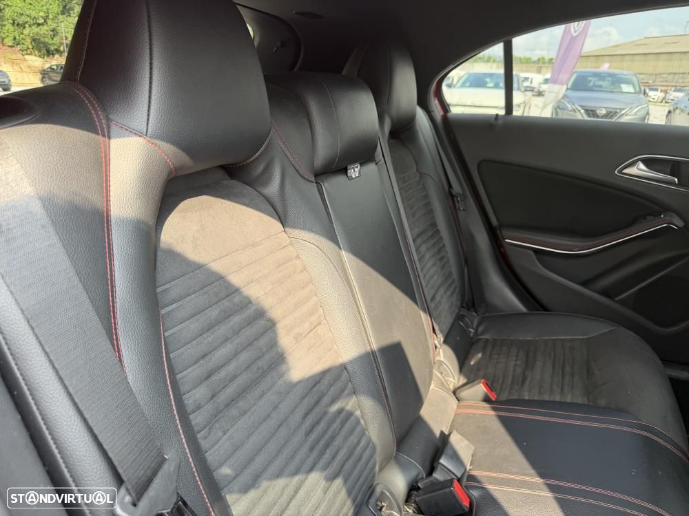 Mercedes-Benz A 180 d AMG Line - 21