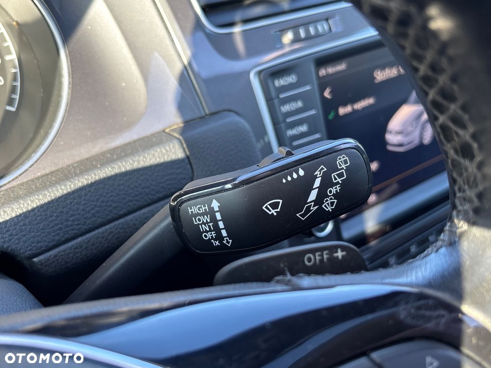 Volkswagen Golf - 36