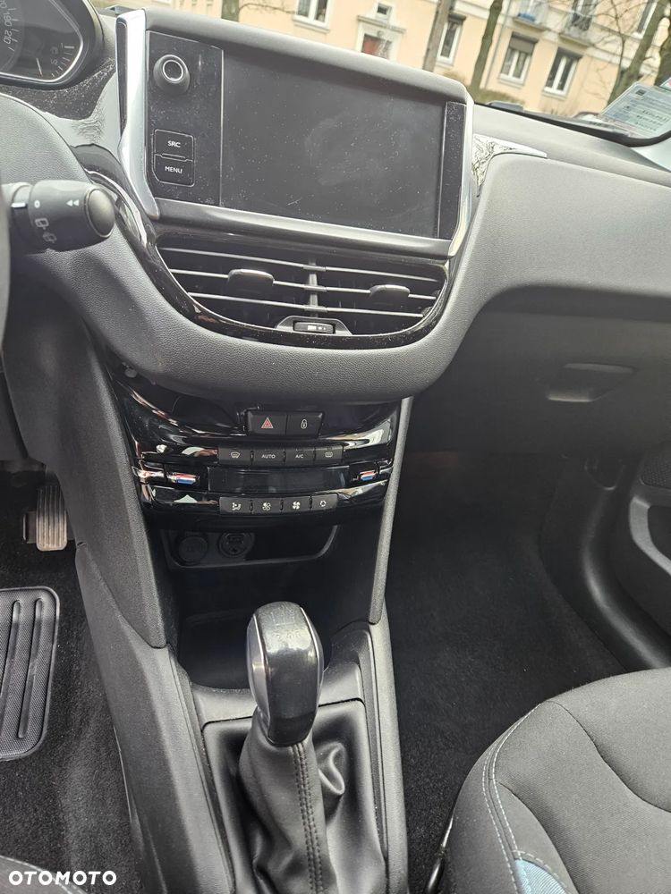 Peugeot 208 1.2 PureTech Style - 16