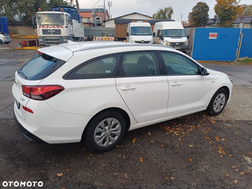 Hyundai i30 1.5 DPI Classic + - 16