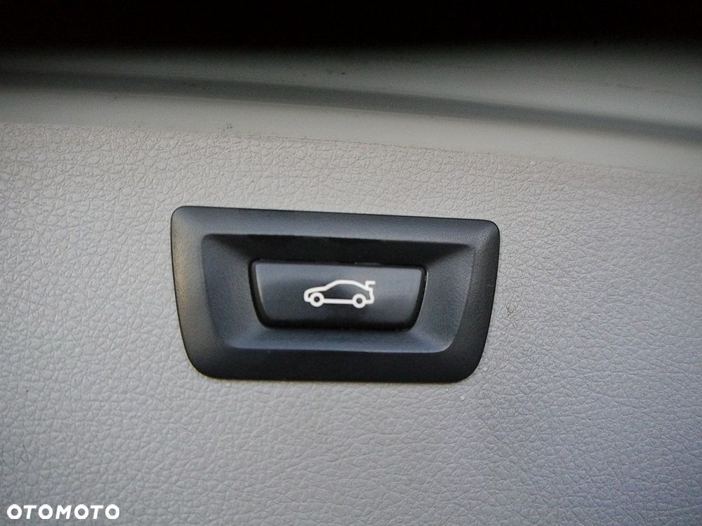 BMW Seria 3 318d Luxury Line - 12