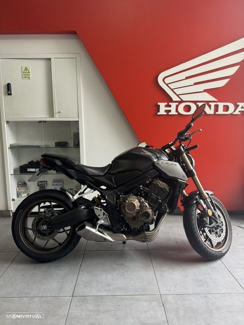 Honda CB - 1