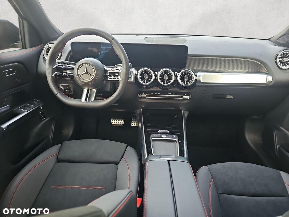 Mercedes-Benz GLB - 13