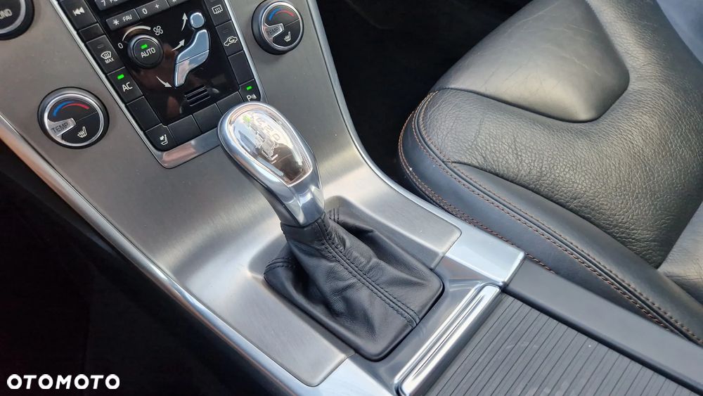 Volvo XC 60 D4 Geartronic Momentum - 17