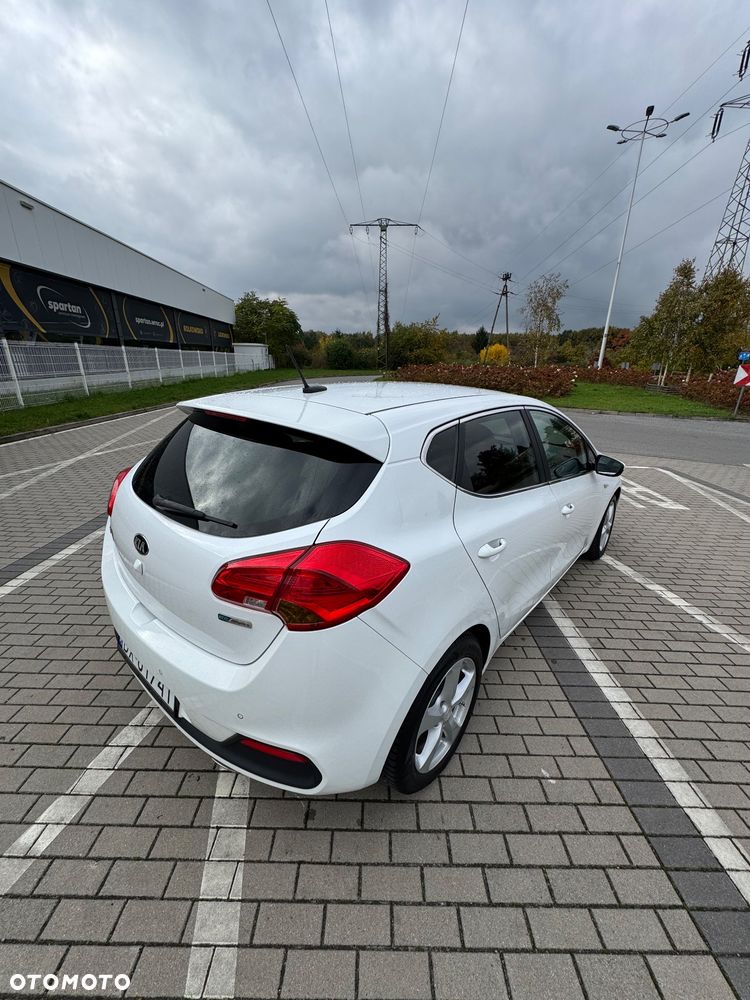 Kia Ceed - 8