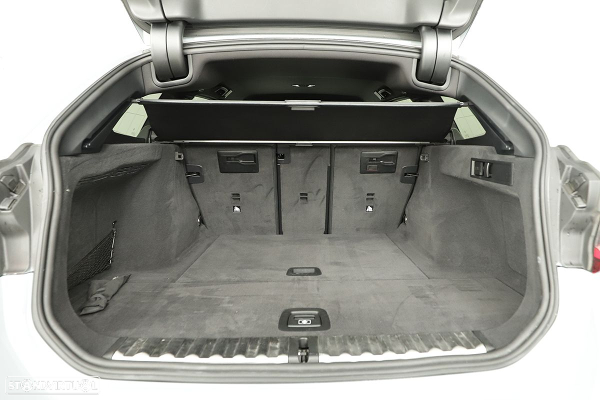 BMW 320 d Touring Pack Desportivo M Auto - 28
