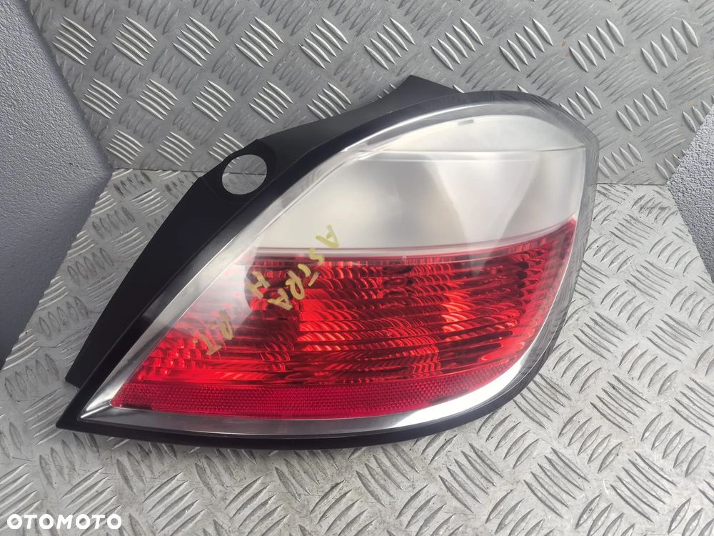 Lampa tylna Lewa strona Opel Astra H 24451835 - 1