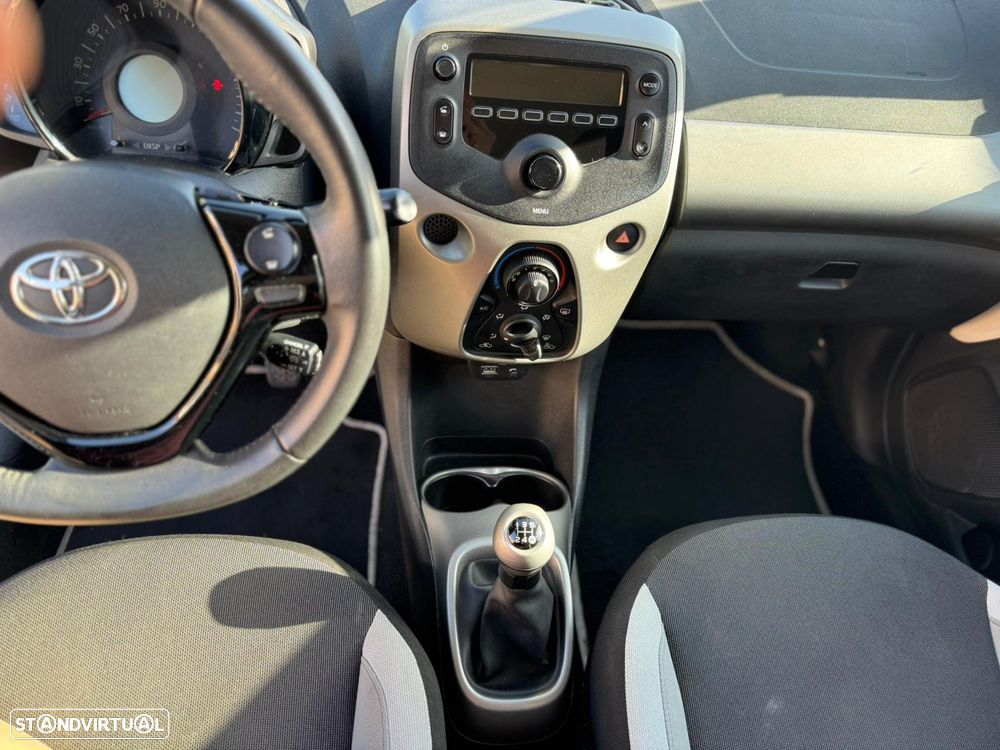 Toyota Aygo 1.0 X-Play - 16