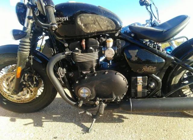 Triumph Bonneville Bobber - 16