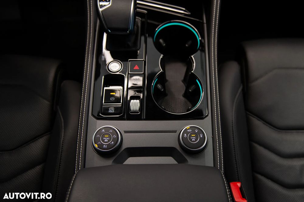 Volkswagen Touareg V6 TDI 4MOTION Elegance - 28