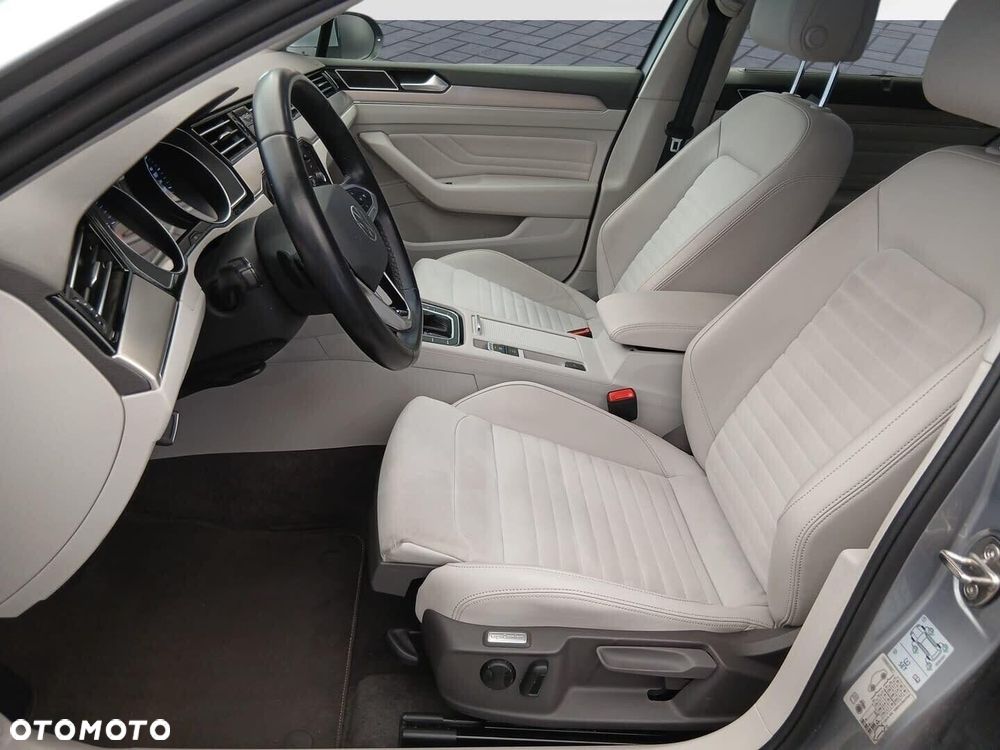 Volkswagen Passat 2.0 TDI Elegance DSG - 9