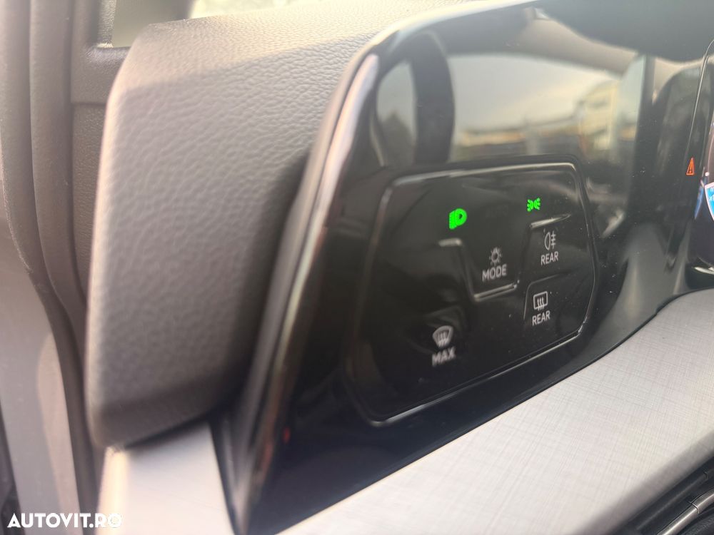 VOLKSWAGEN Golf 2024 — imagine 38