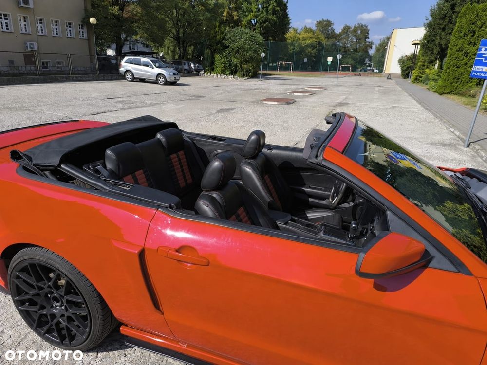 Ford Mustang - 4
