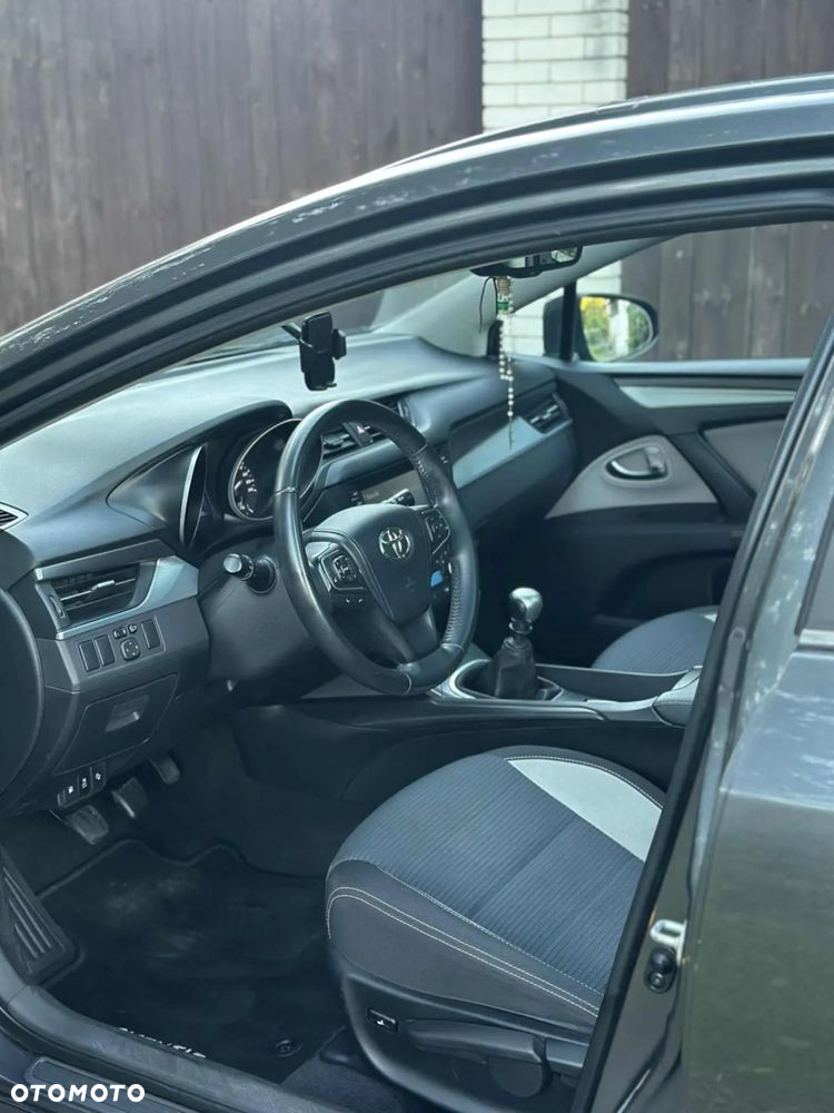 Toyota Avensis Touring Sports 1.8 Executive - 5
