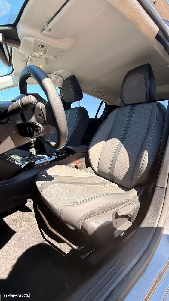 Peugeot 208 - 10
