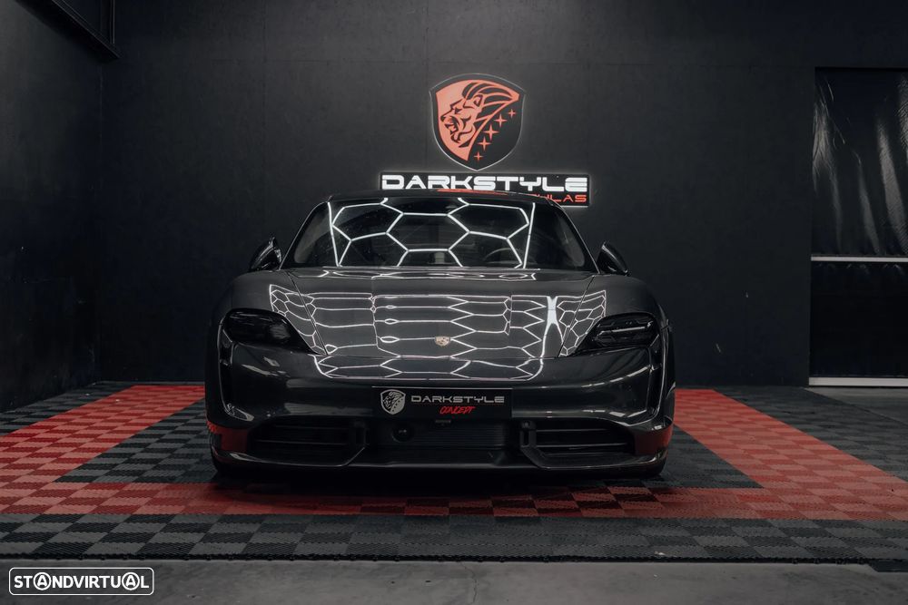 Porsche Taycan Turbo S - 2