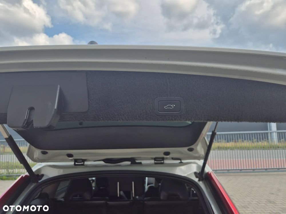 Volvo XC 60 2.4D R-Design - 6