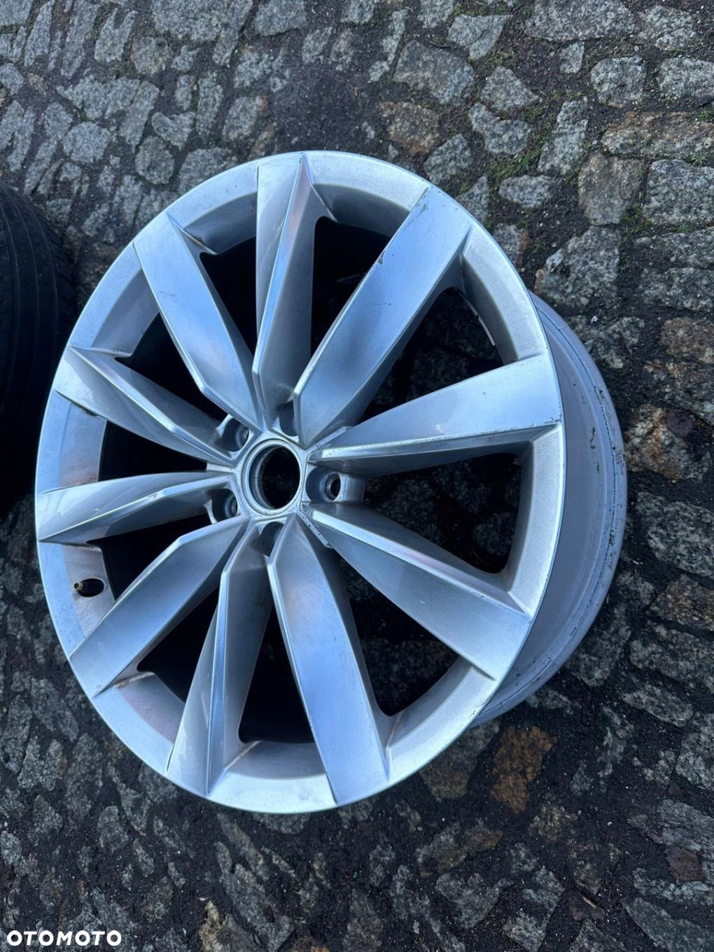 VW ARTEON 1SZT FELGA ALU 5X112 19 8J ET40 3G8601025 - 3
