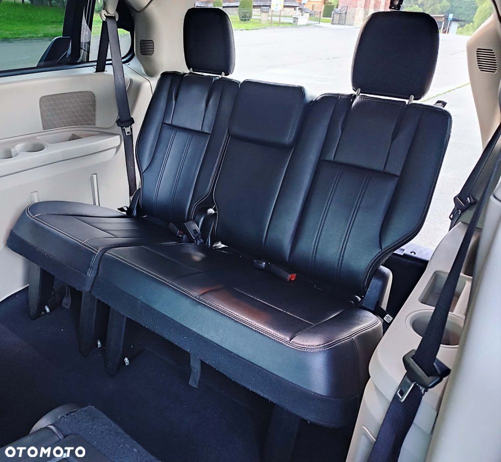 Chrysler Town & Country 3.6 Limited - 30