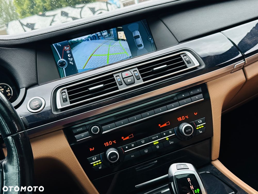 BMW Seria 7 740i - 14