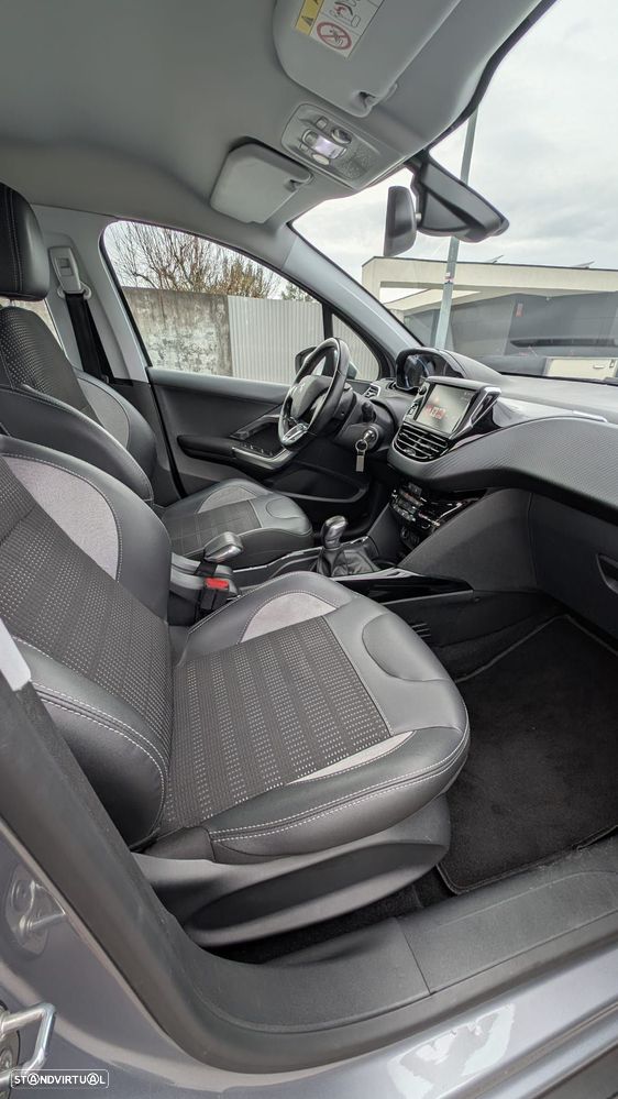 Peugeot 2008 1.2 PureTech Style - 12