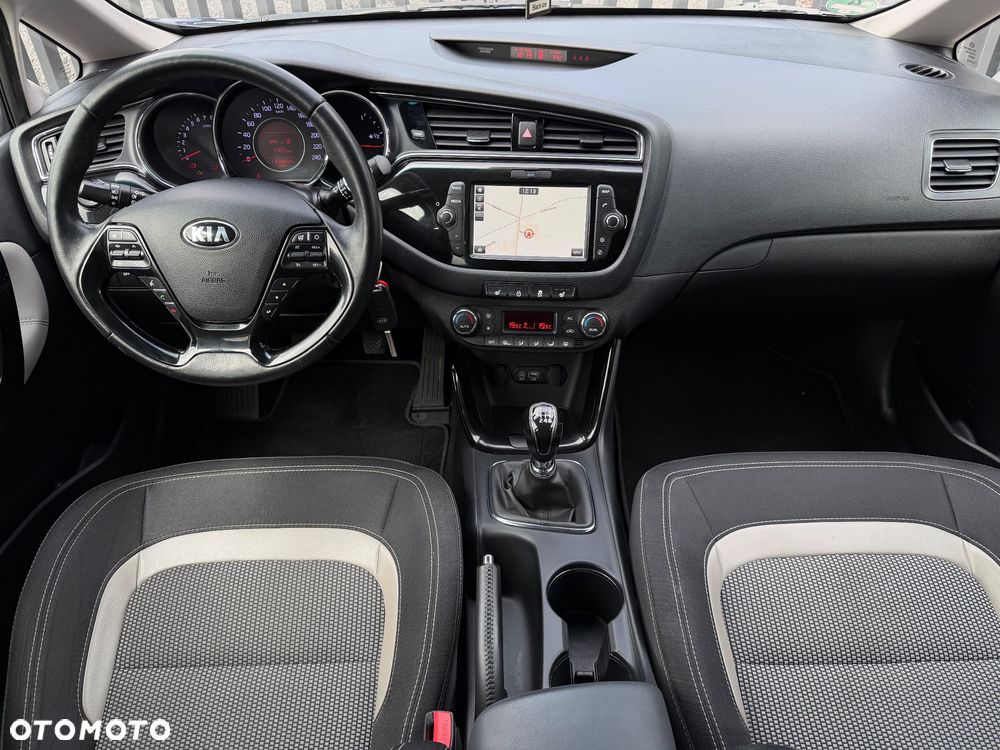 Kia Ceed 1.6 GDI Dream-Team Edition - 11
