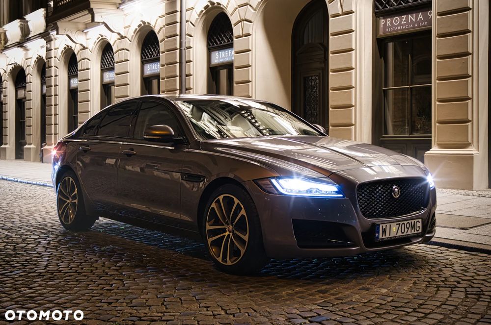 Jaguar XF 2.0 T Prestige - 3