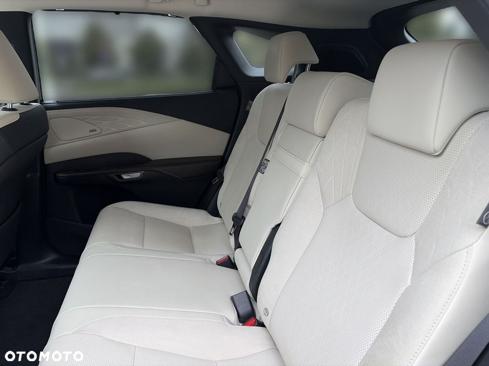 Lexus RX 450h+ Omotenashi - 14
