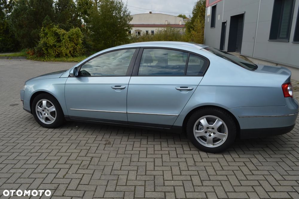 Volkswagen Passat 1.9 TDI Highline - 6