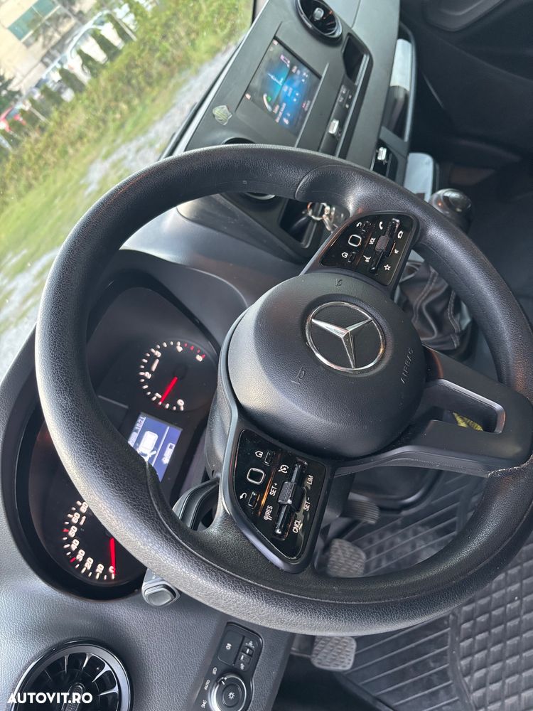Mercedes-Benz Sprinter - 11