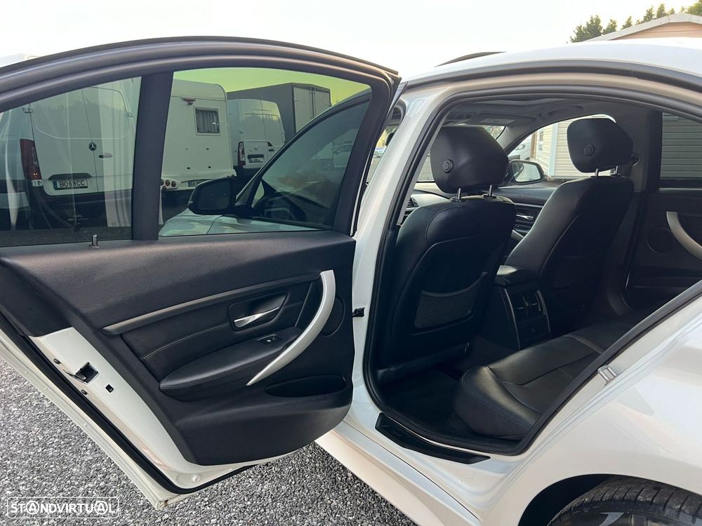 BMW 328 i Auto Line Sport - 17