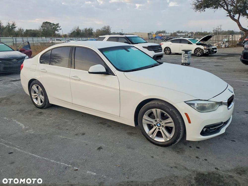 BMW Seria 3 330i - 4