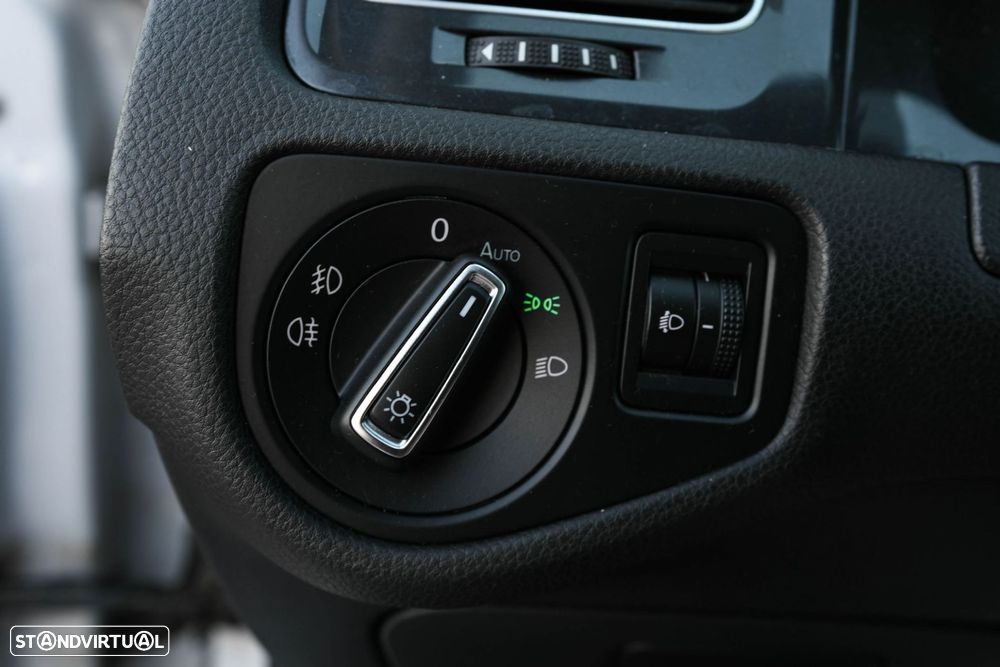 VW Golf 1.6 TDI Confortline - 8