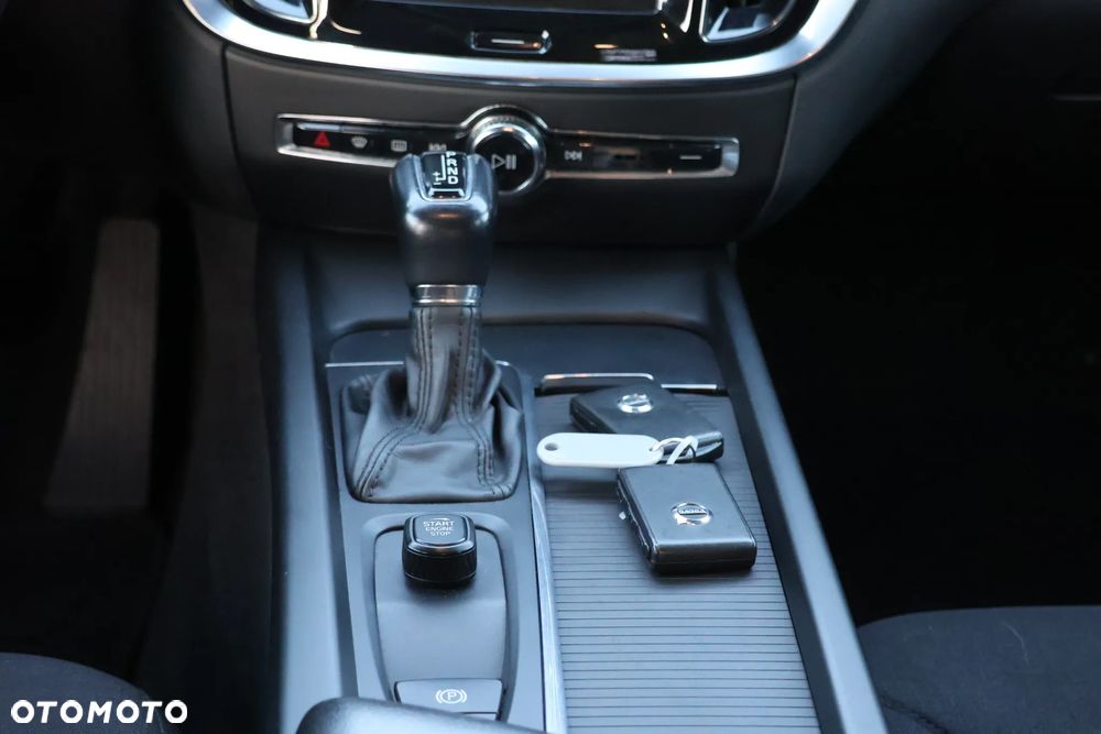Volvo V60 D3 Momentum Pro - 10