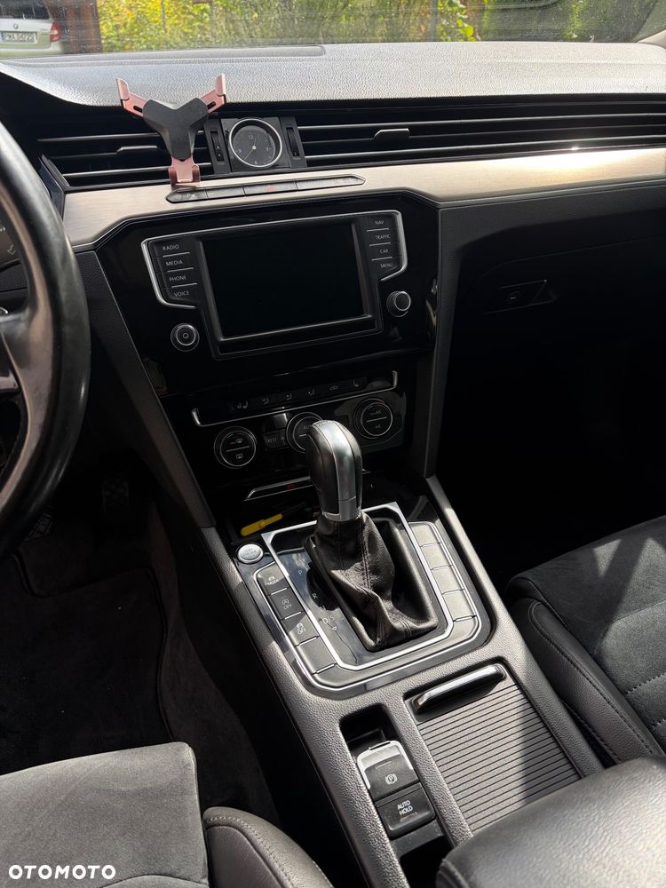 Volkswagen Passat - 16