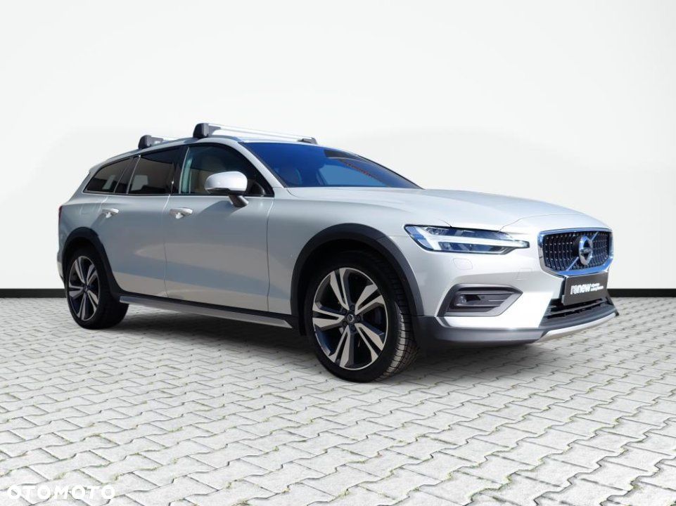 Volvo V60 Cross Country - 3
