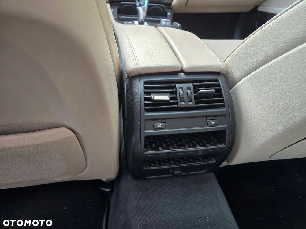 BMW Seria 5 528i Luxury Line - 12