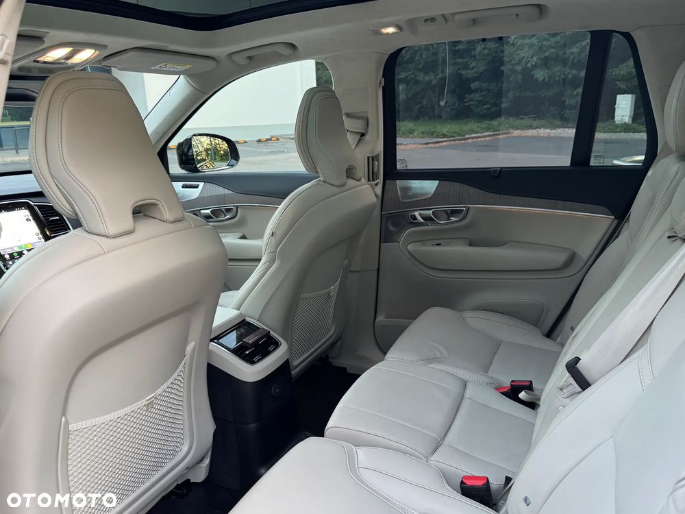 Volvo XC 90 T8 AWD Plug-In Hybrid Ultimate Dark 7os - 16