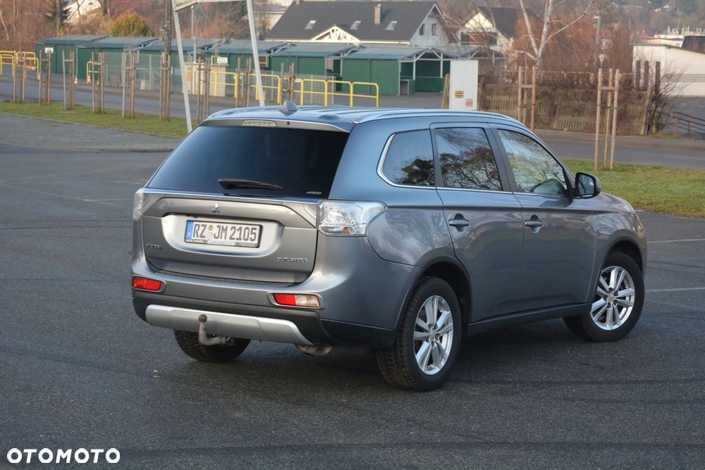 Mitsubishi Outlander - 11