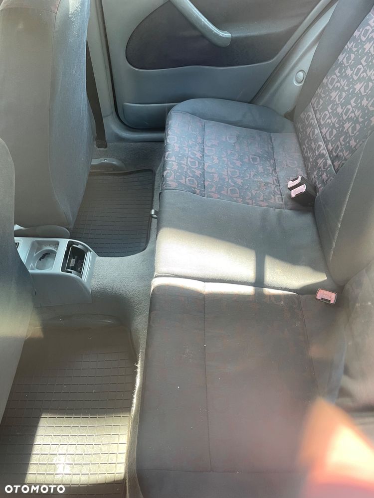 Skoda Octavia 1.6 GLX - 8